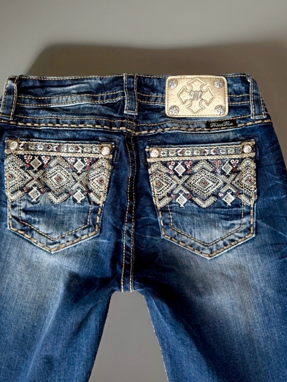Miss Me Women’s Skinny Jeans size 27 Embroidered Rhinestone embellished dark